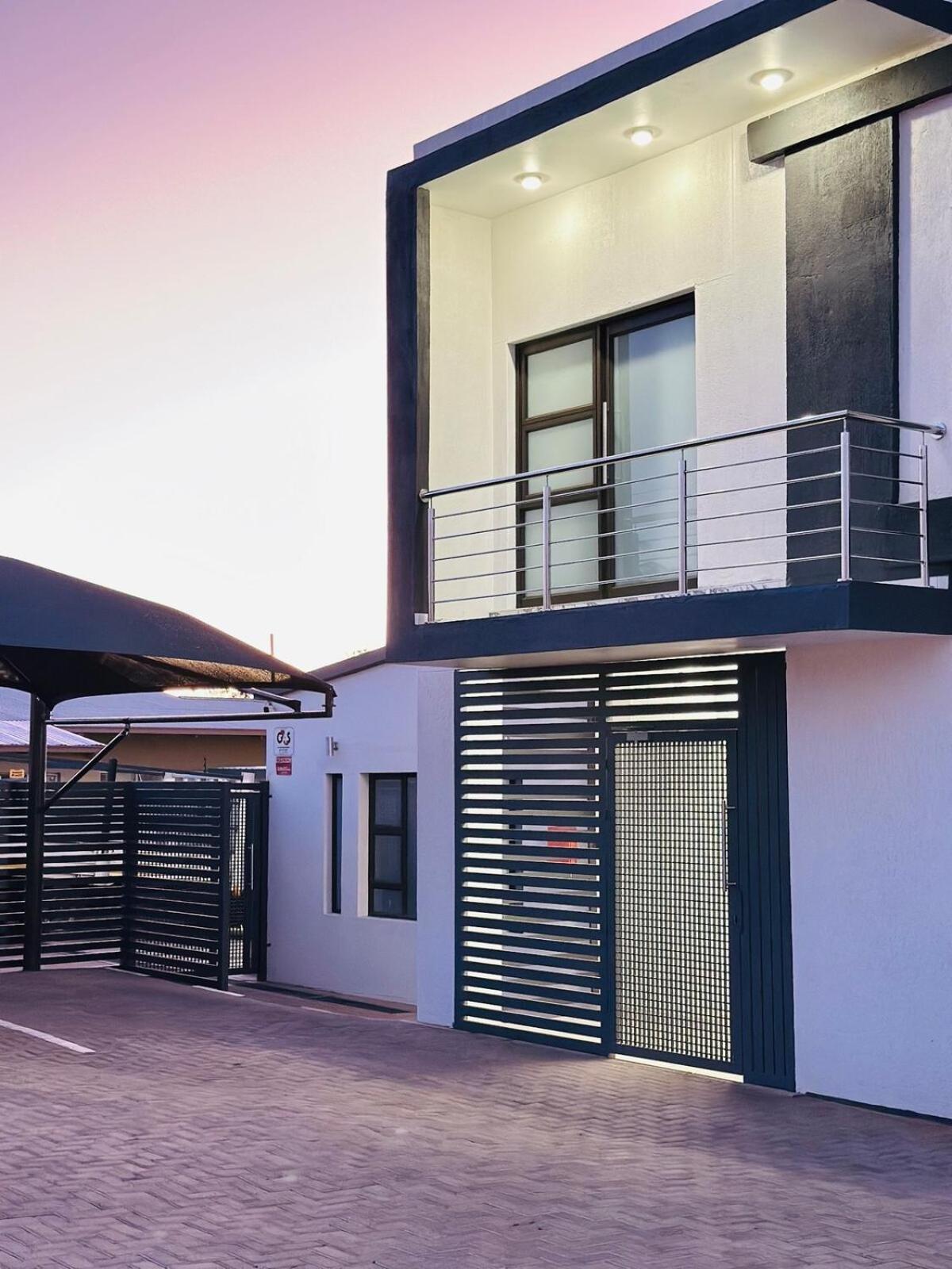 Super Luxurious Modern Apartment Windhoek Exterior photo